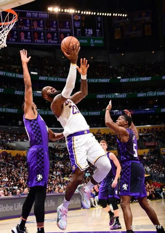 关于浓眉哥连续三场比赛得分超过刷新纪录,湖人不断突破!再创辉煌时刻的信息 关于浓眉哥连续三场比赛得分超过刷新纪录,湖人不断突破!再创辉煌时刻的信息