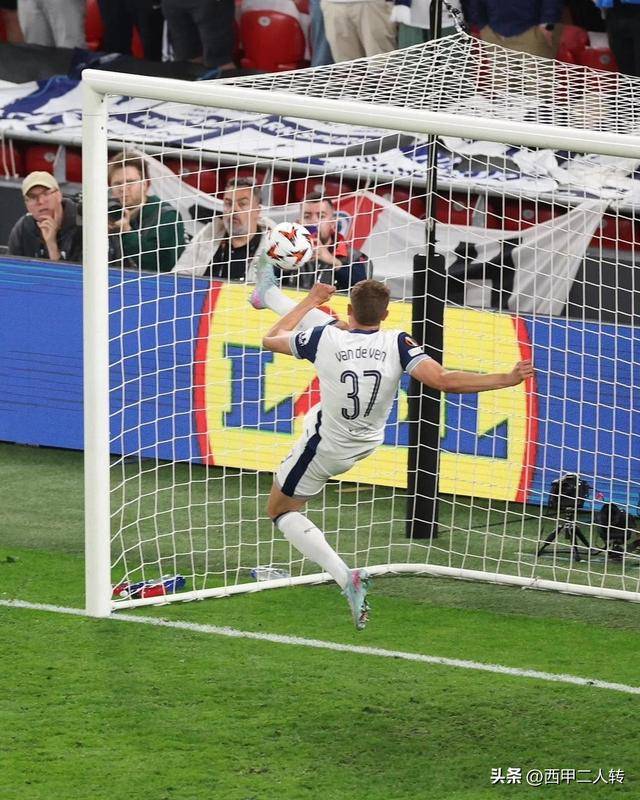 阿森纳发布备战花絮,窗口期门线救险,意大利杯任务艰巨,资深球员宣示担当 阿森纳发布备战花絮,窗口期门线救险,意大利杯任务艰巨,资深球员宣示担当